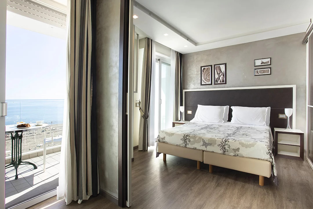 media.Camera_juniorSuiteFronteMare-1