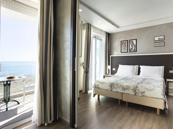 media.Camera_juniorSuiteFronteMare-1