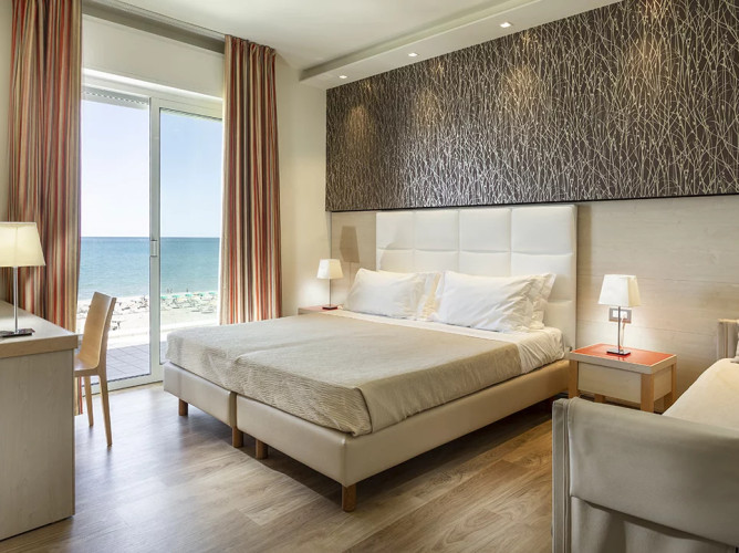 media.Camera_juniorSuiteFronteMare-4