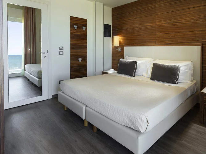 media.Camera_juniorSuiteFronteMare-5